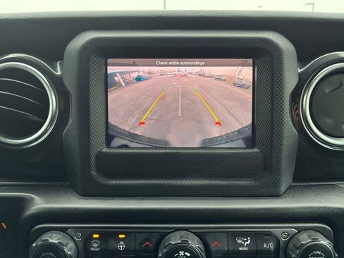 Used 2020 Jeep Wrangler Unlimited Sahara image 26