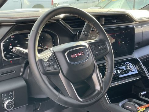 Used 2025 GMC Sierra 2500 AT4 image 30