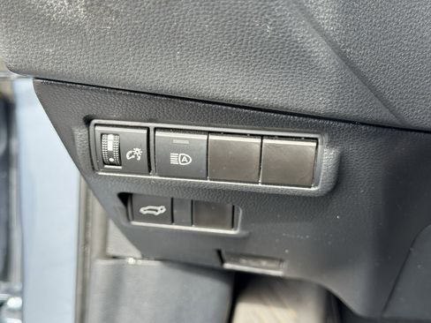 Used 2023 Toyota Corolla Cross XLE w/ Convenience Package image 29