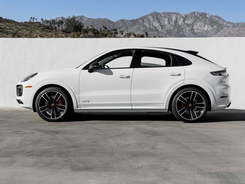 Used 2023 Porsche Cayenne GTS image 2