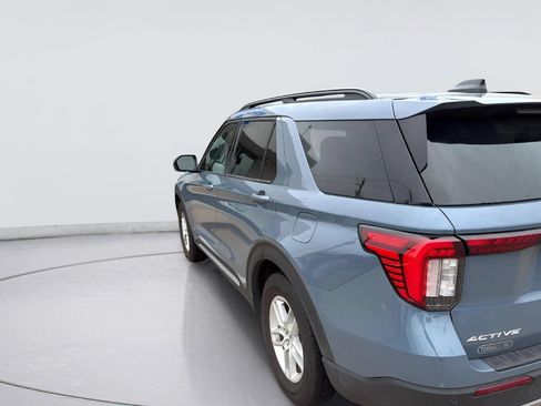 Certified 2025 Ford Explorer Active w/ Active Comfort Package RWD image 7