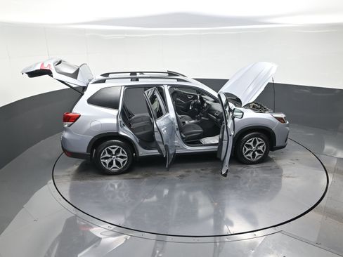 Used 2021 Subaru Forester Premium image 14