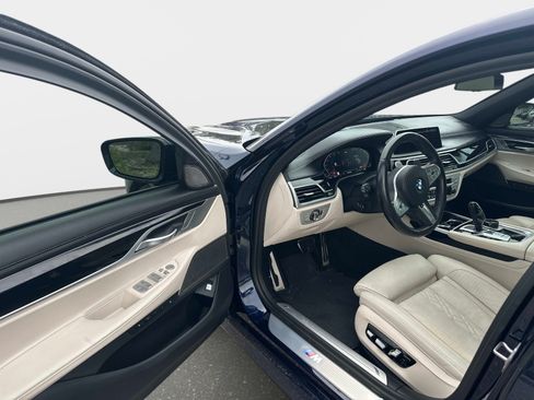 Used 2022 BMW 750Li xDrive AWD/4WD image 11