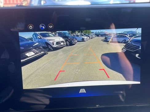 Used 2025 Chevrolet Equinox LT image 17