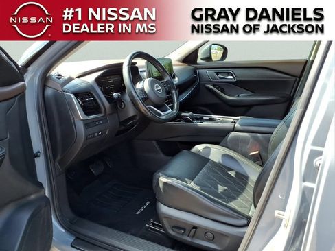 Used 2023 Nissan Rogue Platinum w/ Platinum Premium Package FWD image 24