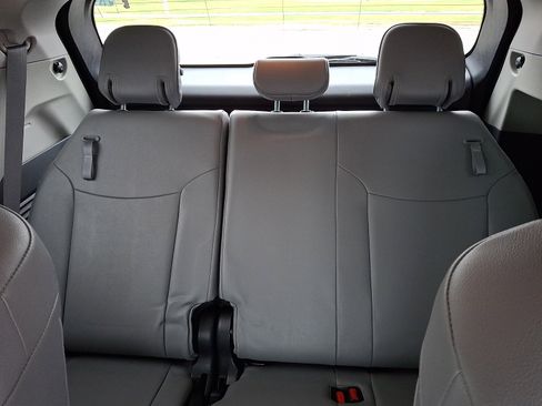 Used 2023 Toyota Sienna XLE AWD/4WD image 21