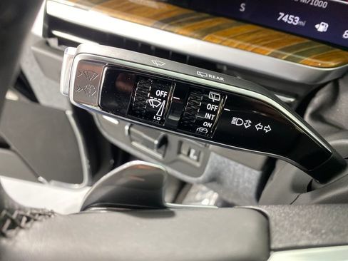 Used 2025 Cadillac Escalade ESV Sport Platinum w/ LPO, ONYX Package image 18