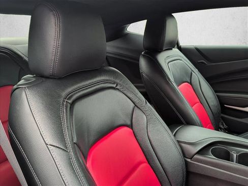 Used 2020 Chevrolet Camaro LT RWD image 21