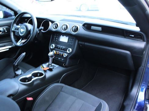 Used 2019 Ford Mustang Coupe RWD image 11