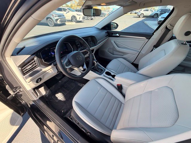 Certified 2024 Volkswagen Jetta SE w/ Panoramic Sunroof Package FWD image 15