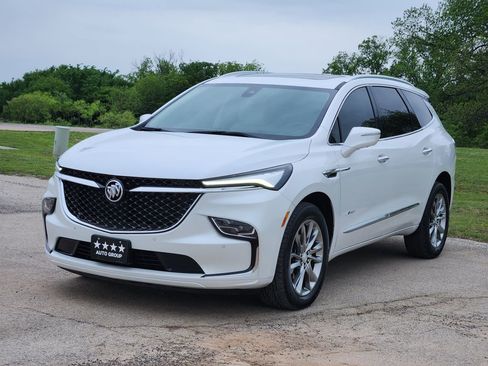 Used 2022 Buick Enclave Avenir w/ Avenir Technology Package FWD image 3