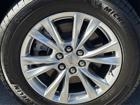 New 2025 Cadillac XT5 Luxury image 13