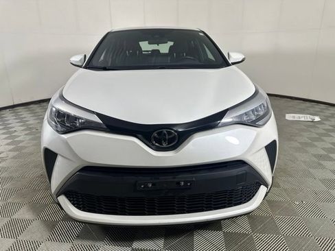 Used 2022 Toyota C-HR XLE FWD image 2