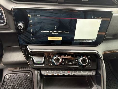 Used 2024 GMC Sierra 1500 AT4 w/ Technology Package image 18