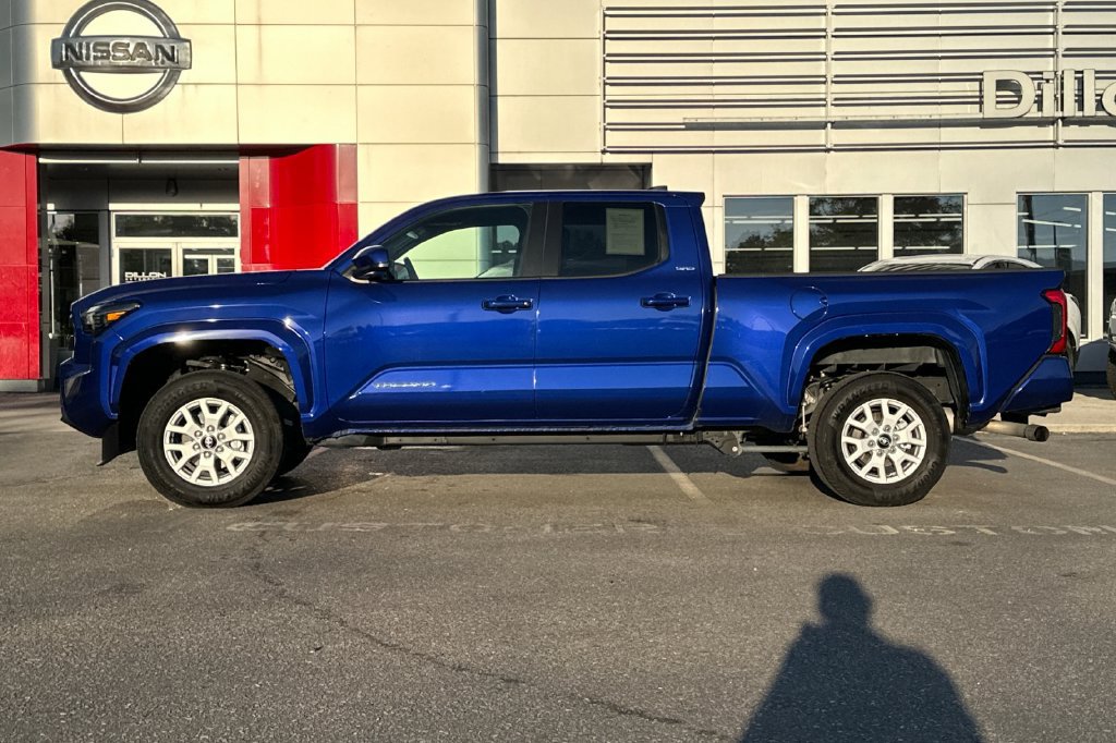 Used 2025 Toyota Tacoma SR5 AWD/4WD image 10