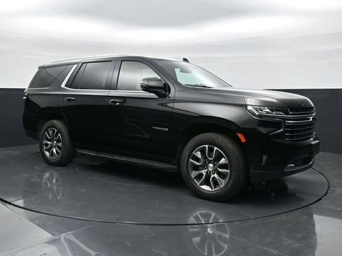 Used 2024 Chevrolet Tahoe LT w/ Luxury Package AWD/4WD image 3