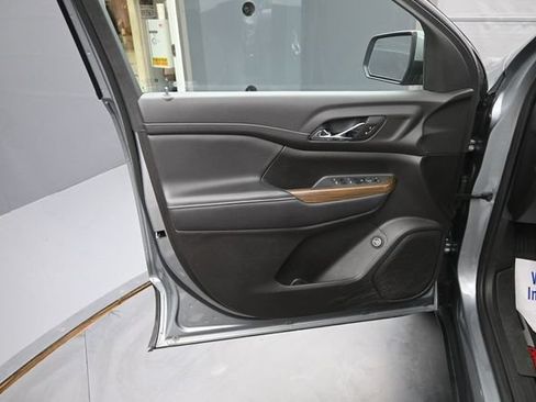 Used 2023 GMC Acadia SLE w/ Driver Convenience Package FWD image 12