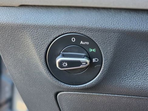 Used 2025 Volkswagen Jetta SE image 43