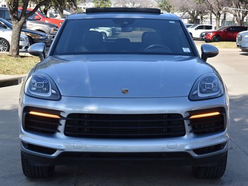 Used 2023 Porsche Cayenne Platinum Edition image 3