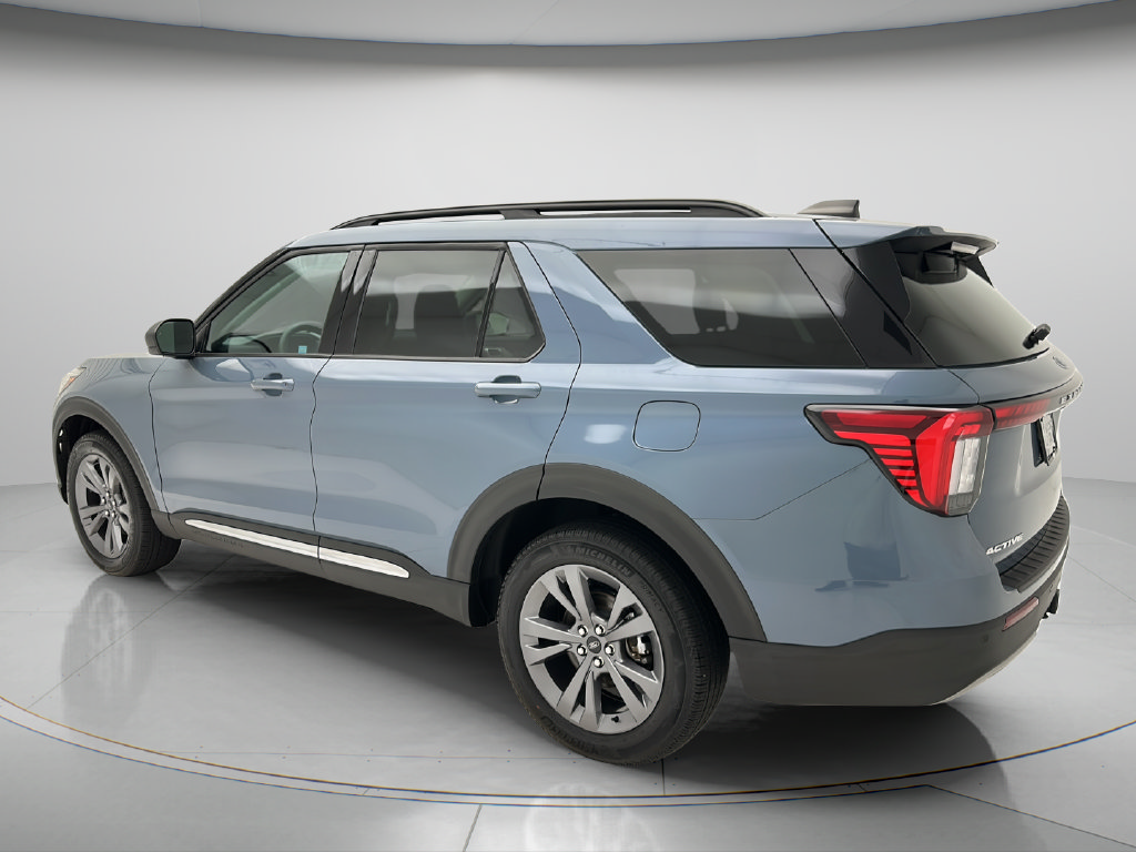 Used 2025 Ford Explorer Active w/ Active Comfort Package AWD/4WD image 4