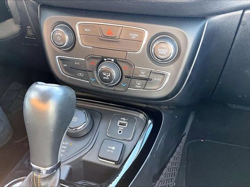 Used 2020 Jeep Compass Limited AWD/4WD image 16