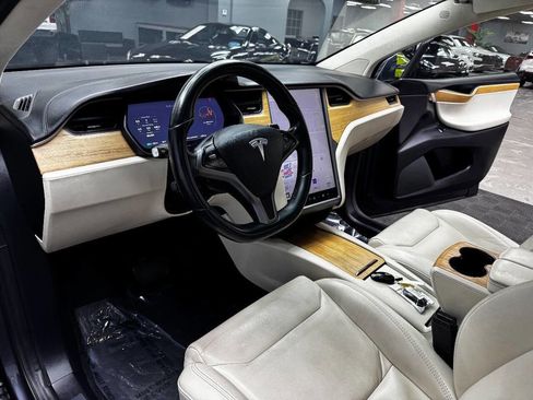 Used 2018 Tesla Model X 75D image 35