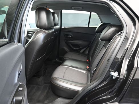 Used 2020 Chevrolet Trax LT w/ LT Convenience Package image 30