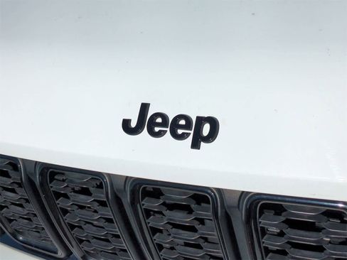 Certified 2023 Jeep Grand Cherokee L Laredo image 12