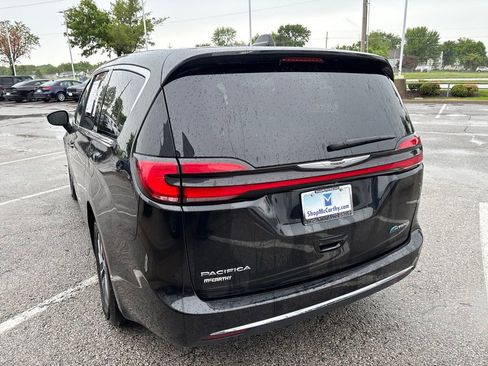 Used 2023 Chrysler Pacifica Touring-L FWD image 19