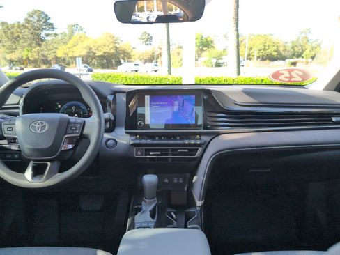 Used 2025 Toyota Camry LE w/ Convenience Package image 28