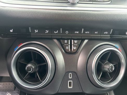 Used 2025 Chevrolet Blazer LT FWD image 26