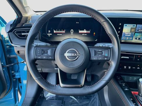 Used 2025 Nissan Kicks SR FWD image 17
