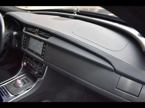 Used 2016 Jaguar XF S image 35