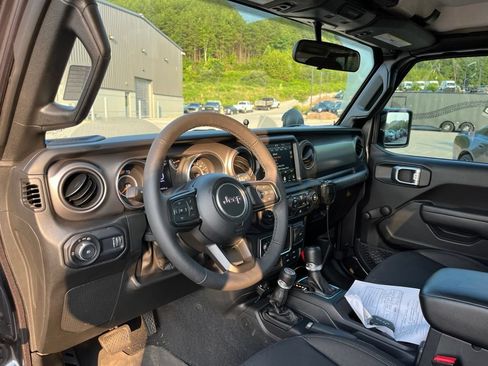 Used 2023 Jeep Wrangler Unlimited Sport w/ Xtreme 35 Tire Package AWD/4WD image 6