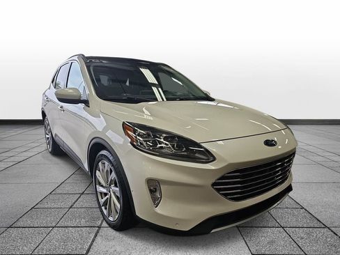 Used 2021 Ford Escape Titanium w/ Titanium Elite Package FWD image 3