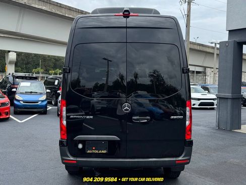 Used 2019 Mercedes-Benz Sprinter 2500 image 4