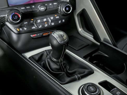 Used 2016 Chevrolet Corvette Z06 w/ 3LZ Preferred Equipment Group RWD image 32