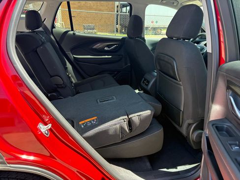 Used 2024 GMC Terrain SLE image 12