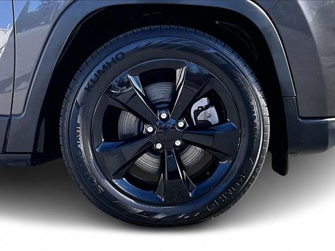 Certified 2020 Jeep Cherokee Latitude Plus image 30