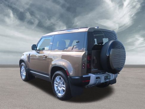 Used 2023 Land Rover Defender 90 S image 2