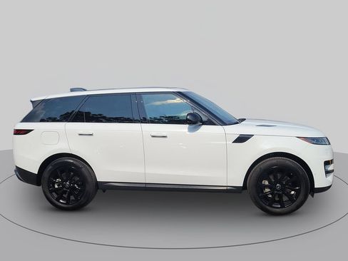 Used 2025 Land Rover Range Rover Sport SE AWD/4WD image 2