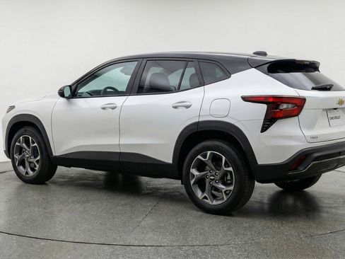 Used 2025 Chevrolet Trax LT image 6