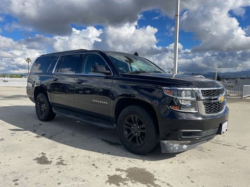 Used 2019 Chevrolet Suburban LT image 1