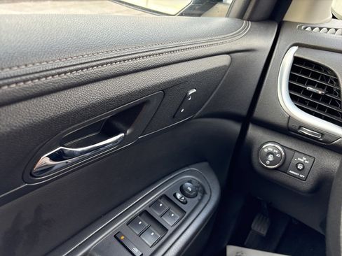 Used 2017 Chevrolet Traverse LT w/ Style and Technology Package image 24