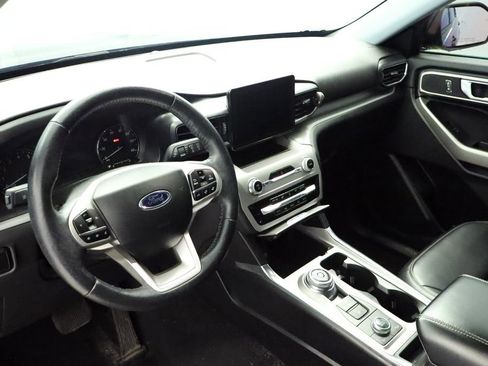 Used 2023 Ford Explorer XLT w/ Equipment Group 202A AWD/4WD image 34