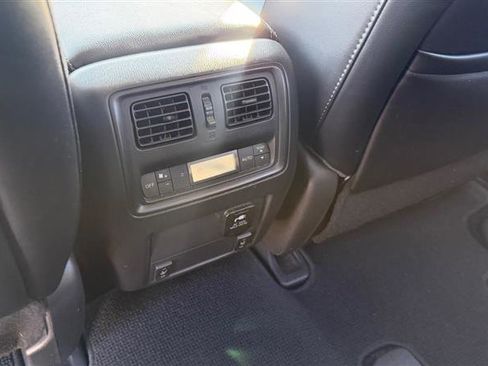 Used 2015 Nissan Pathfinder SL w/ SL Premium Package image 17