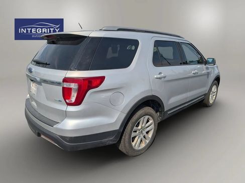 Used 2019 Ford Explorer XLT w/ Equipment Group 202A AWD/4WD image 5