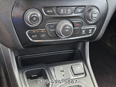 Used 2019 Jeep Cherokee Latitude Plus FWD image 19