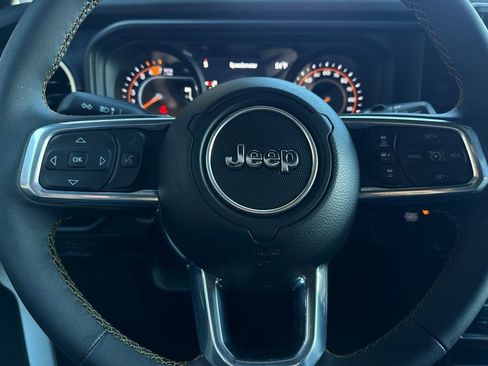 Used 2024 Jeep Wrangler Sahara image 26