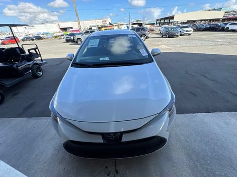 Used 2025 Toyota Corolla LE FWD image 2